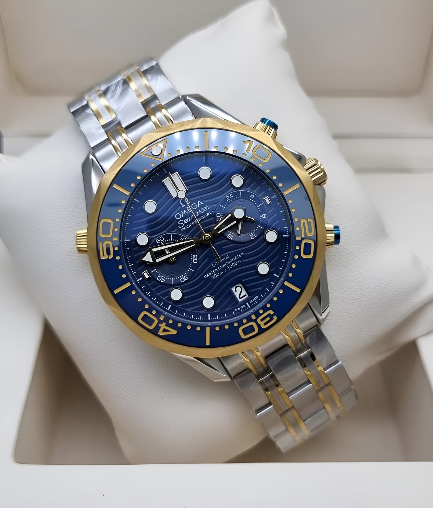 Luxury Men's Watch Silver & Gold (omega)