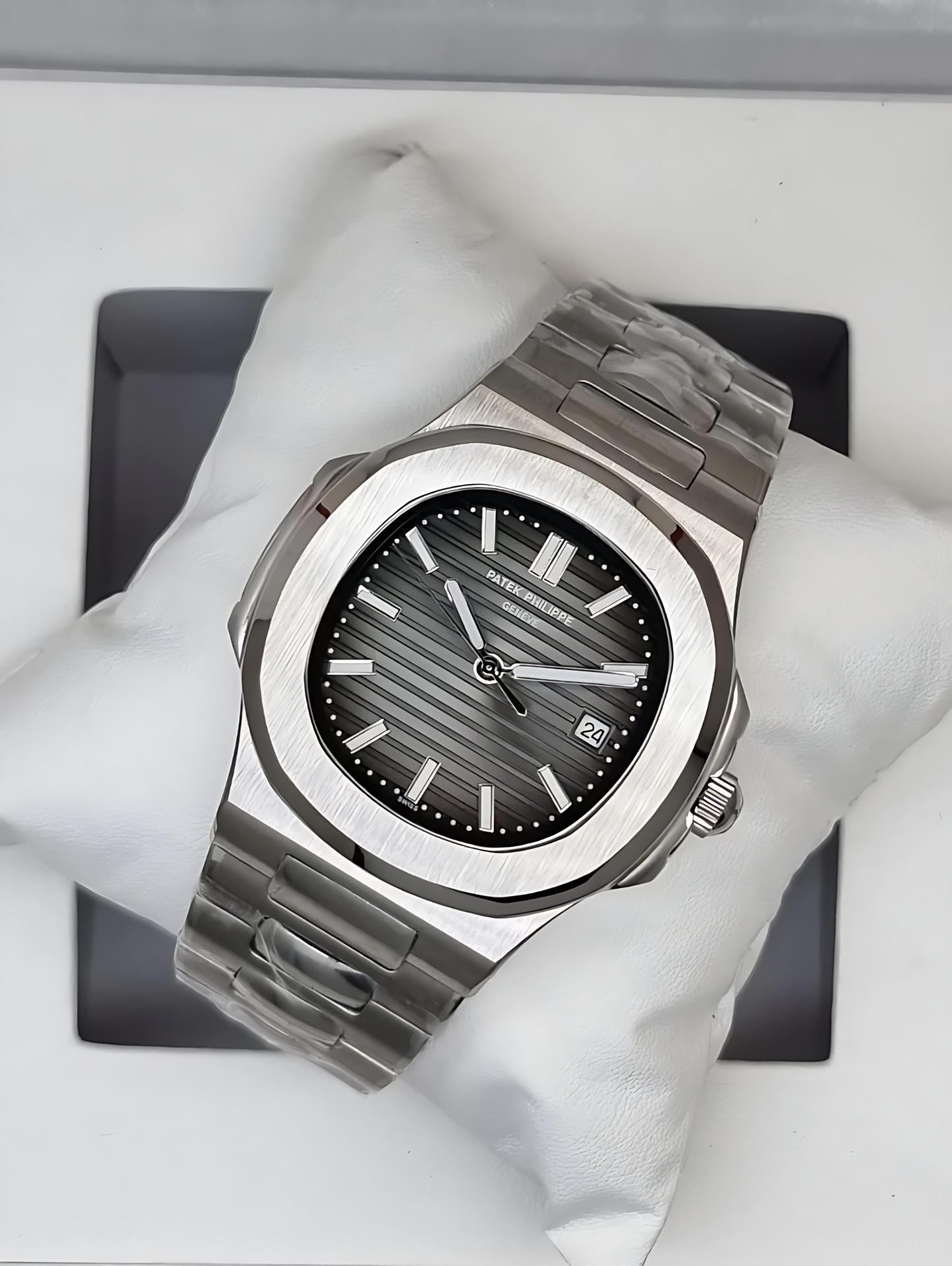 Luxury Branded Watch (patek philippe)